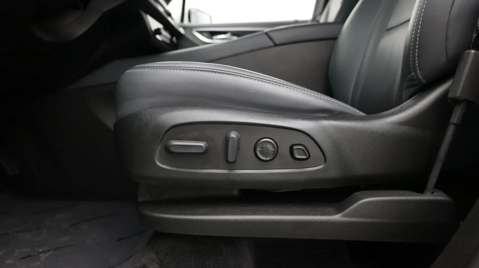 Buick Enclave photo 14