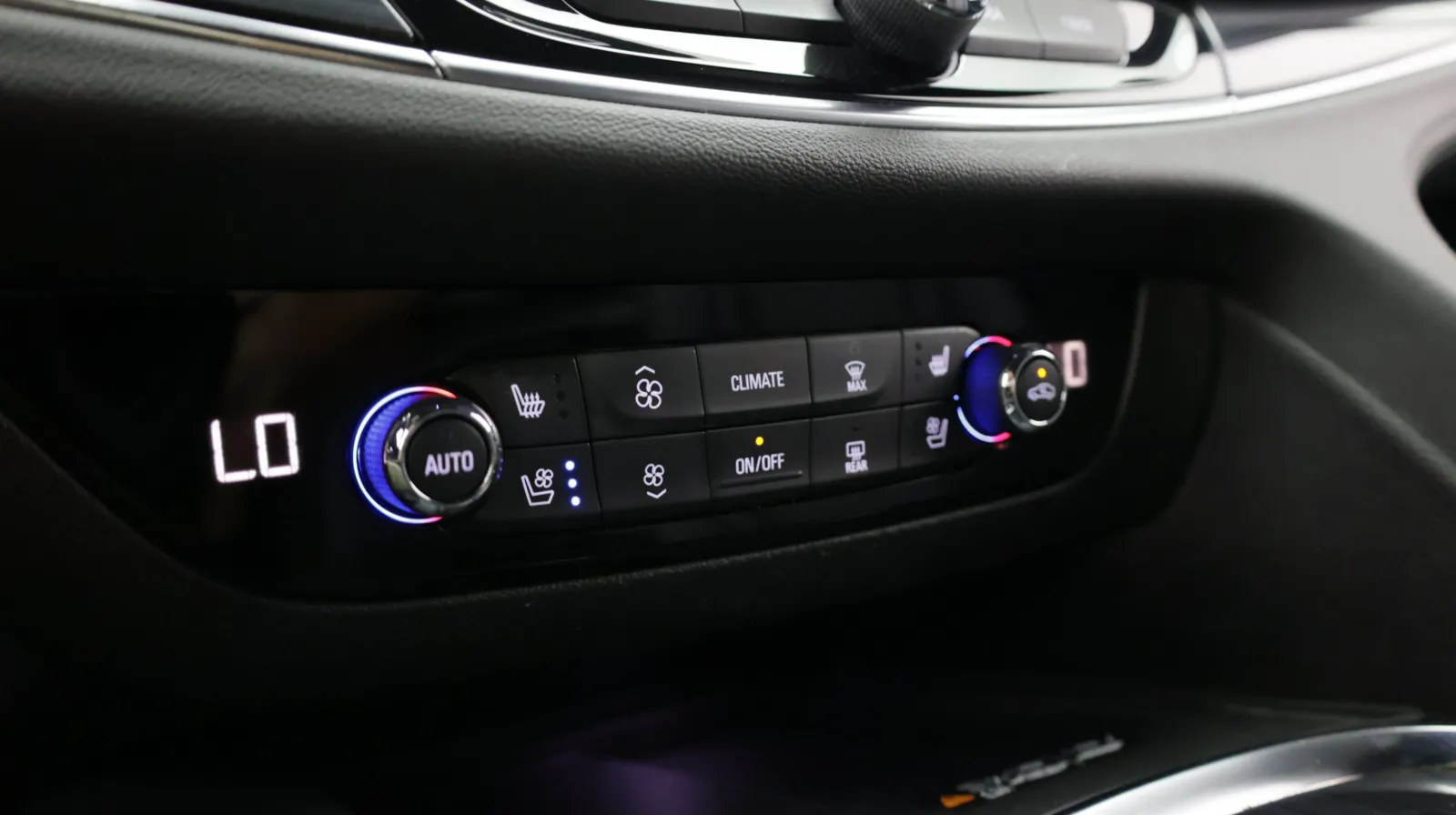 Buick Enclave photo 17