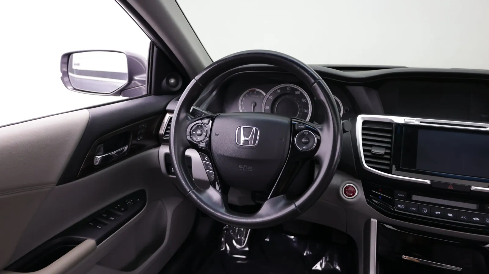 Honda Accord photo 30