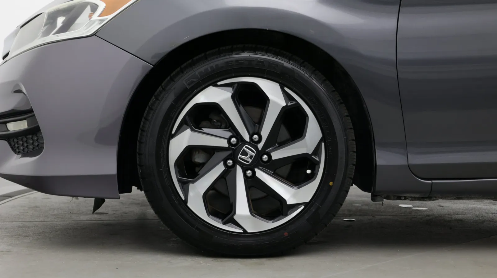 Honda Accord photo 9