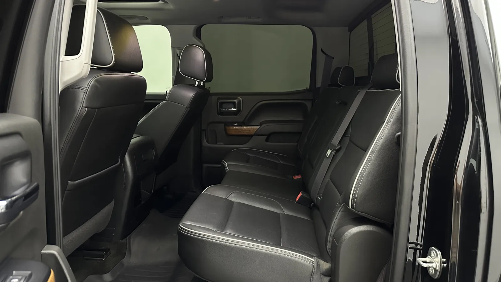 Chevrolet Silverado photo 23