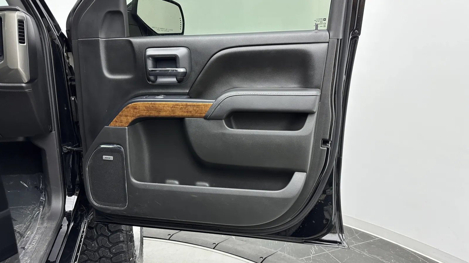 Chevrolet Silverado photo 32