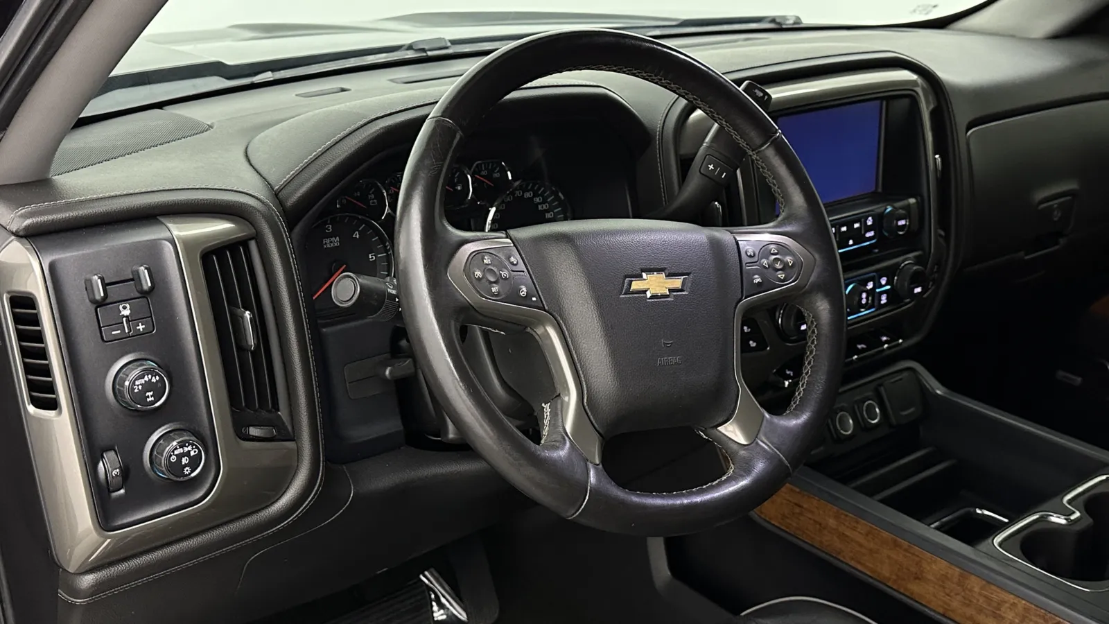 Chevrolet Silverado photo 8