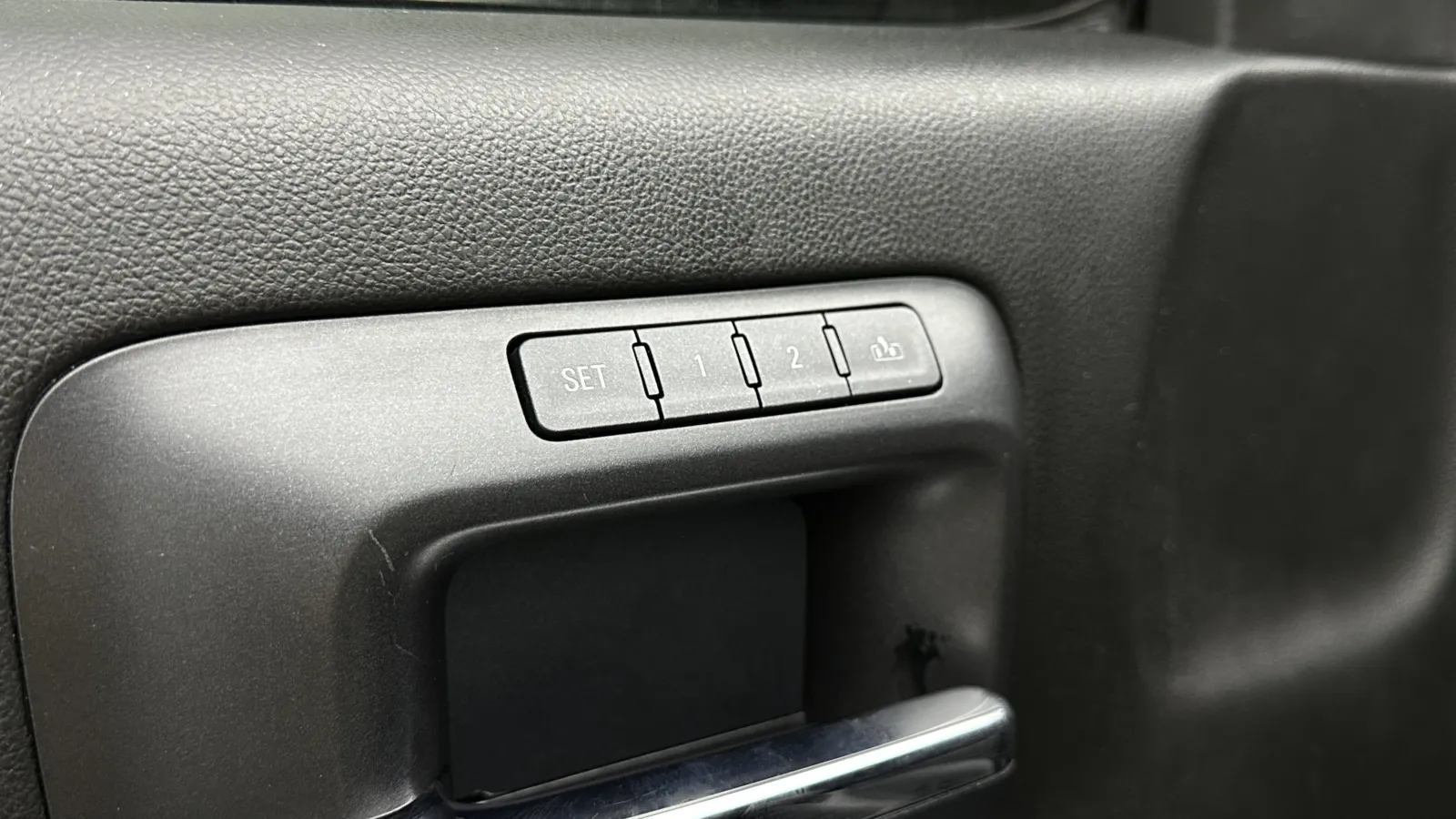 Chevrolet Silverado photo 12