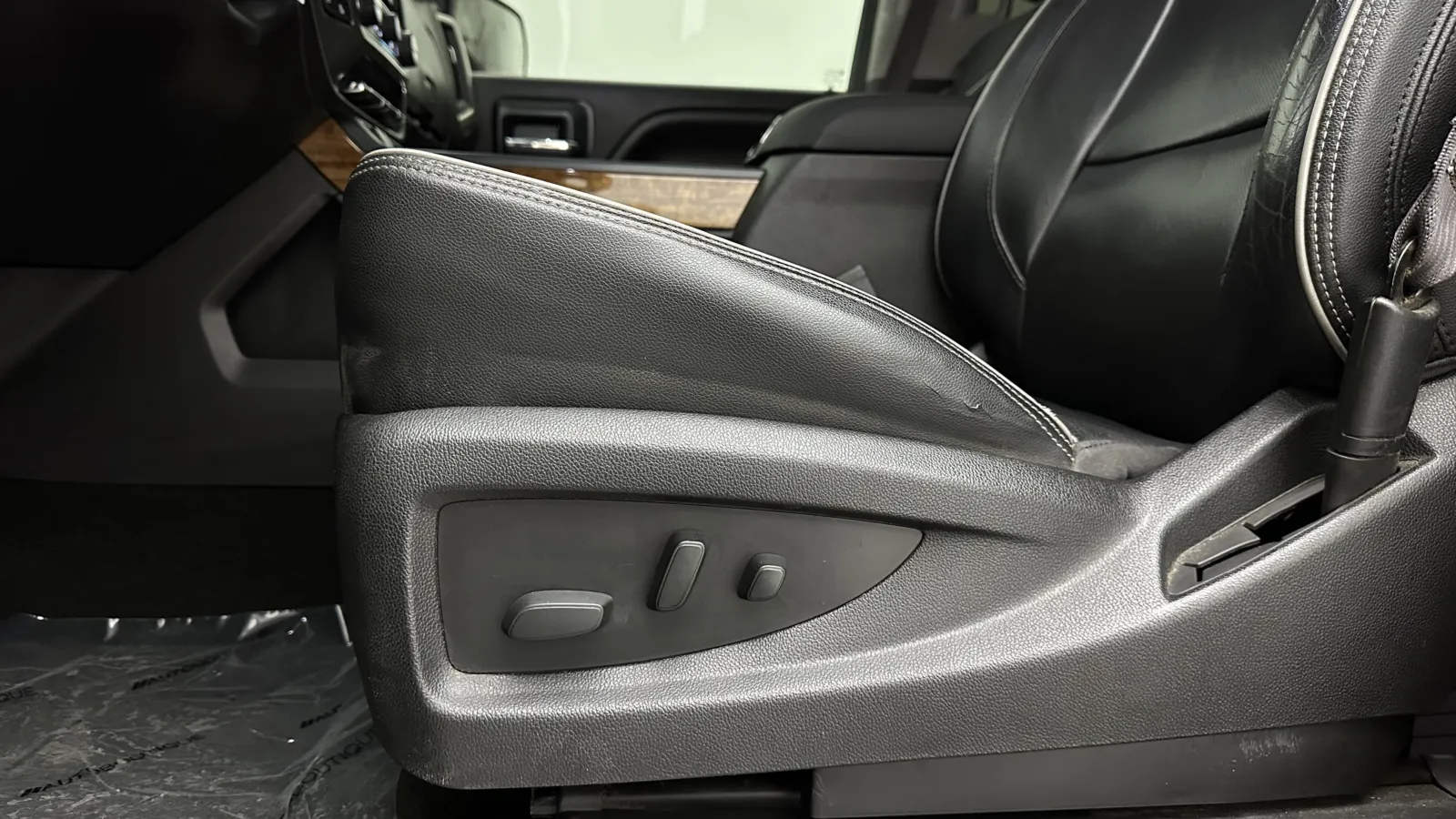 Chevrolet Silverado photo 13