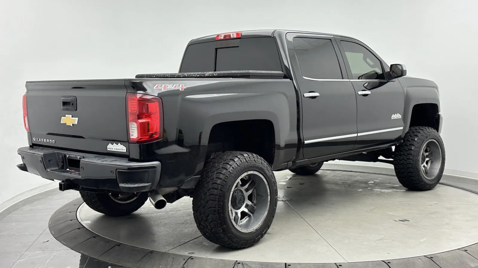Chevrolet Silverado photo 7