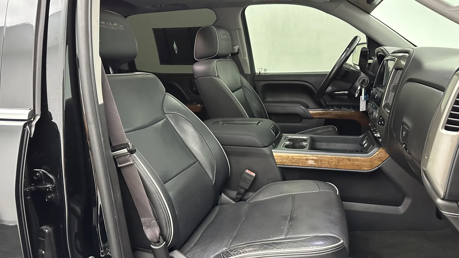 Chevrolet Silverado photo 36
