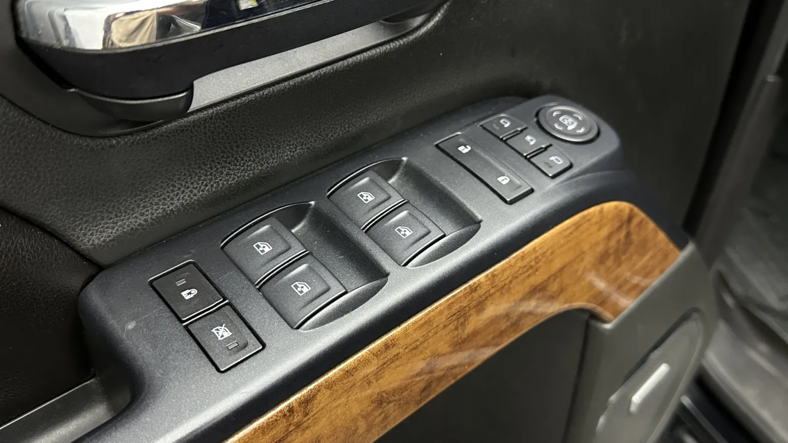 Chevrolet Silverado photo 11