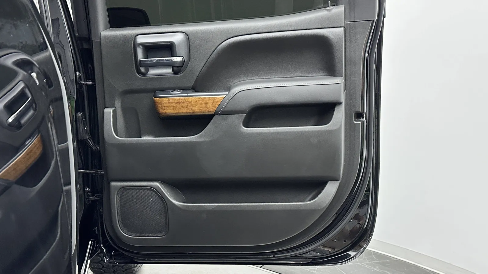 Chevrolet Silverado photo 30