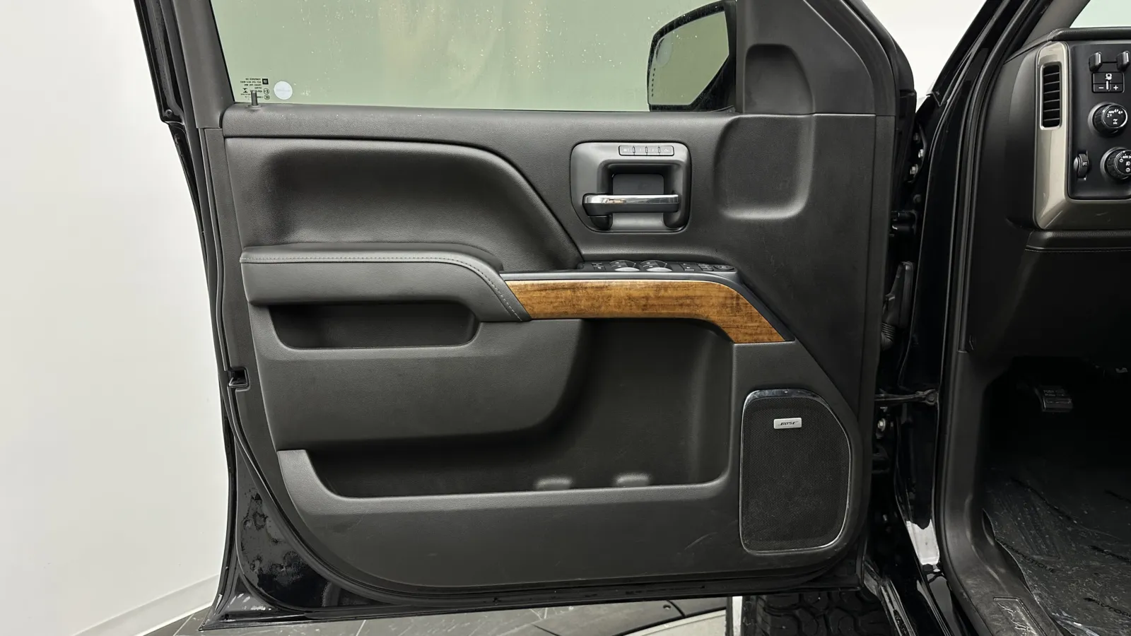 Chevrolet Silverado photo 9