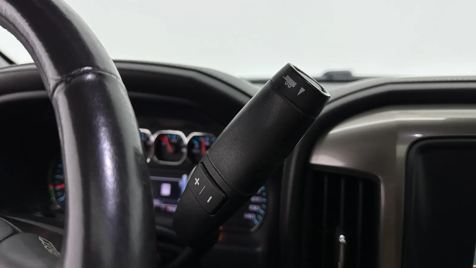Chevrolet Silverado photo 18
