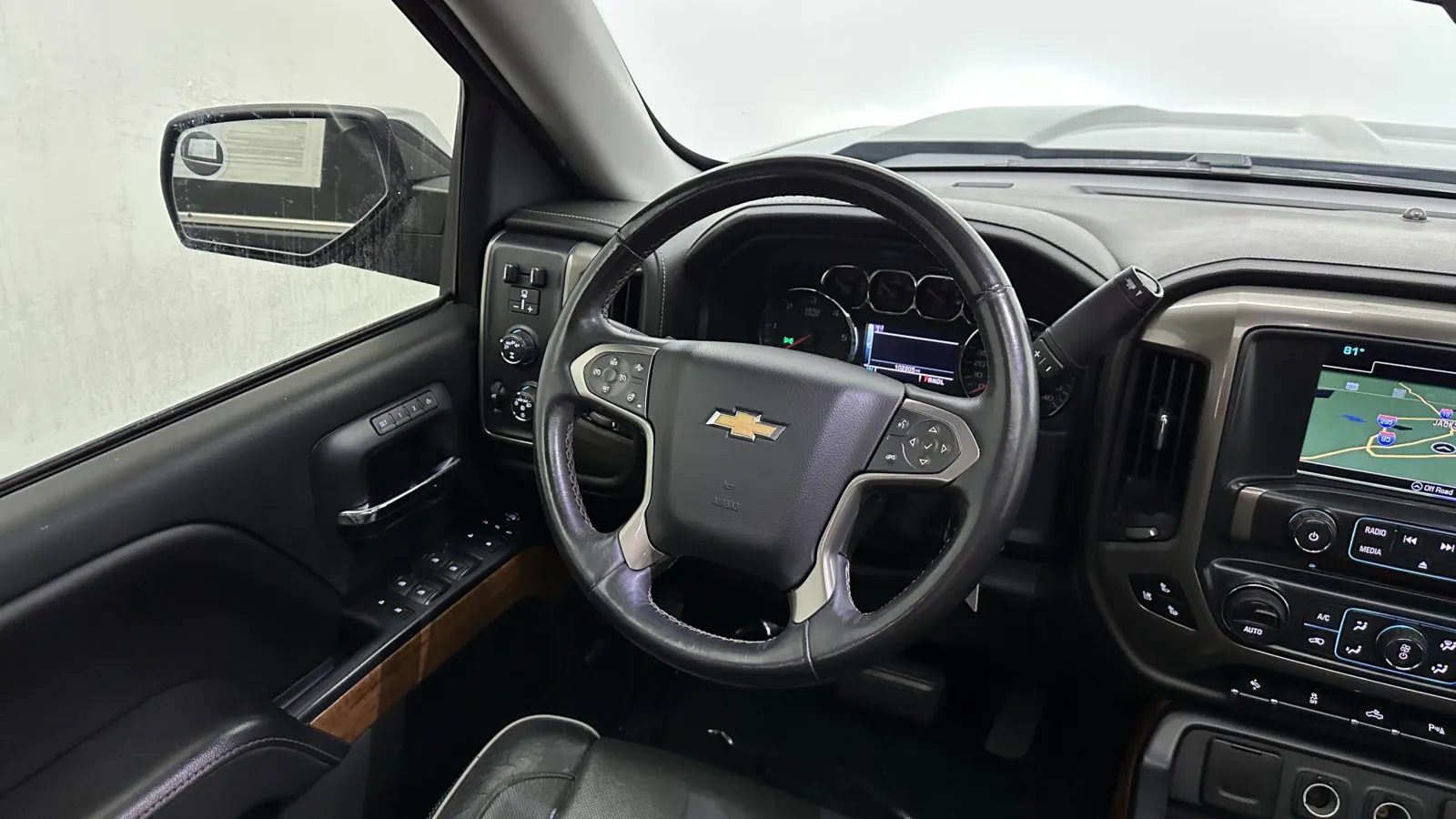 Chevrolet Silverado photo 26