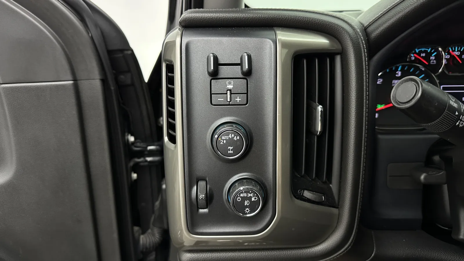 Chevrolet Silverado photo 15