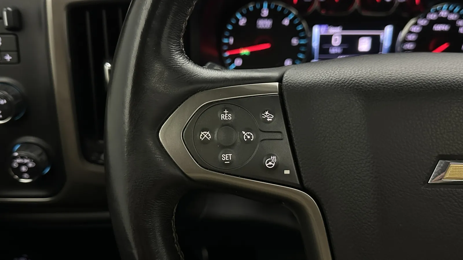 Chevrolet Silverado photo 21