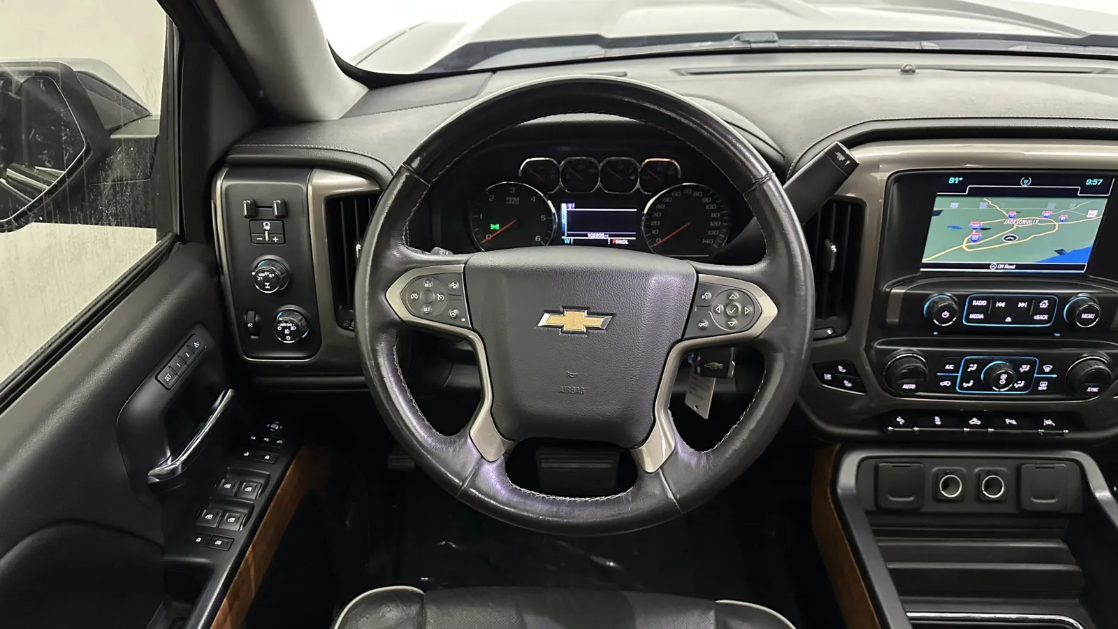 Chevrolet Silverado photo 25