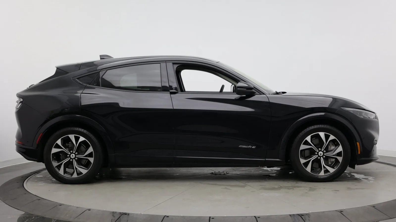 Ford Mustang Mach-E photo 10