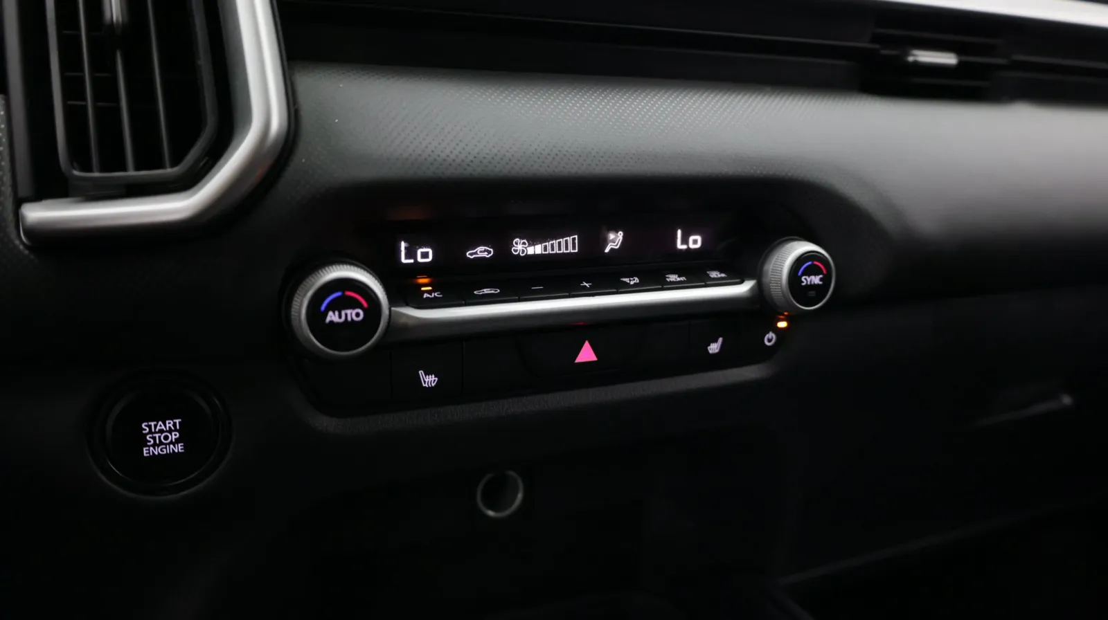 Mazda CX-50 photo 17