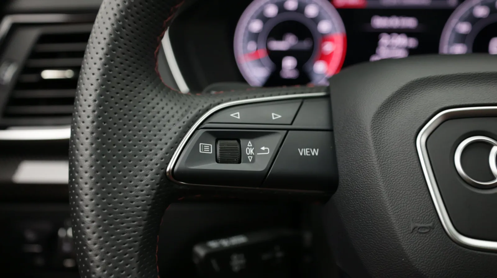 Audi SQ5 photo 26