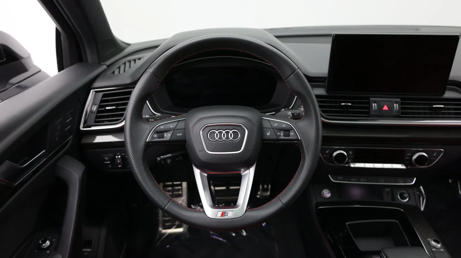 Audi SQ5 photo 33