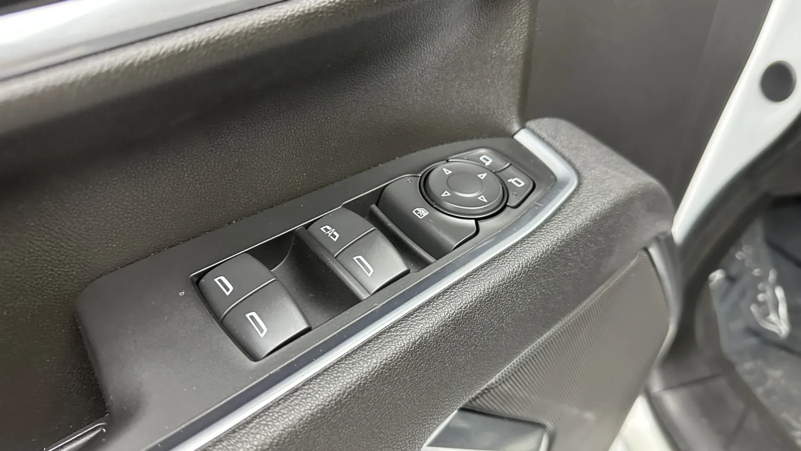 Chevrolet Silverado photo 11