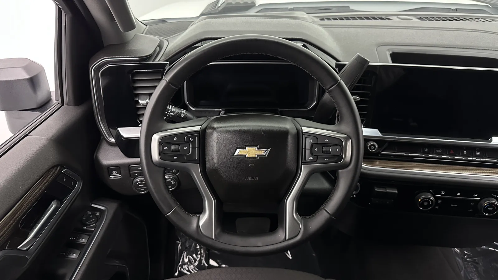 Chevrolet Silverado photo 25