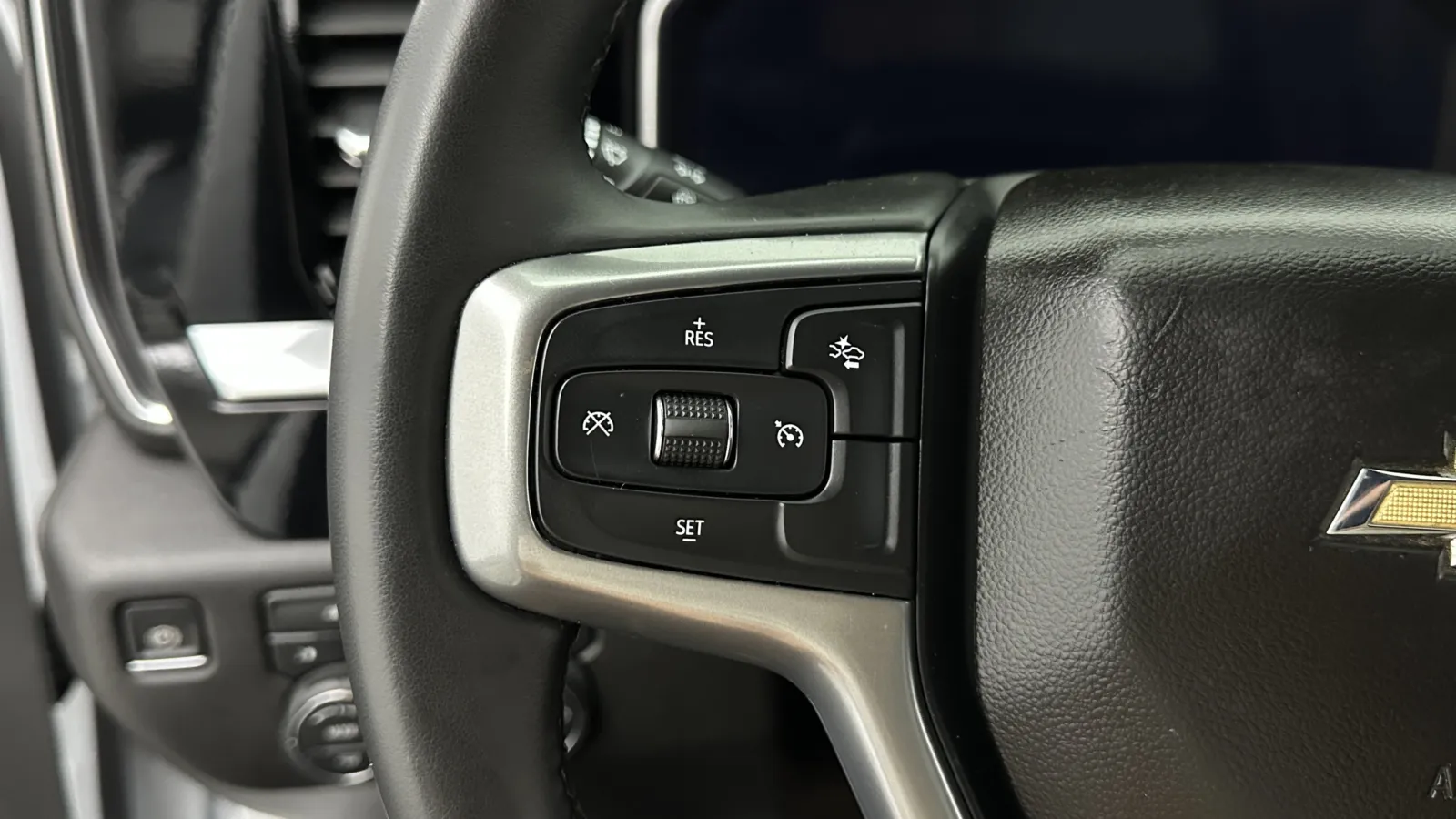 Chevrolet Silverado photo 18