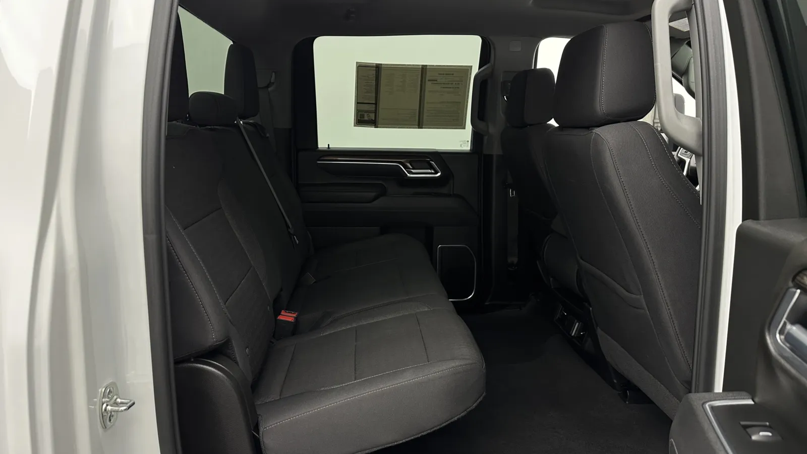 Chevrolet Silverado photo 24