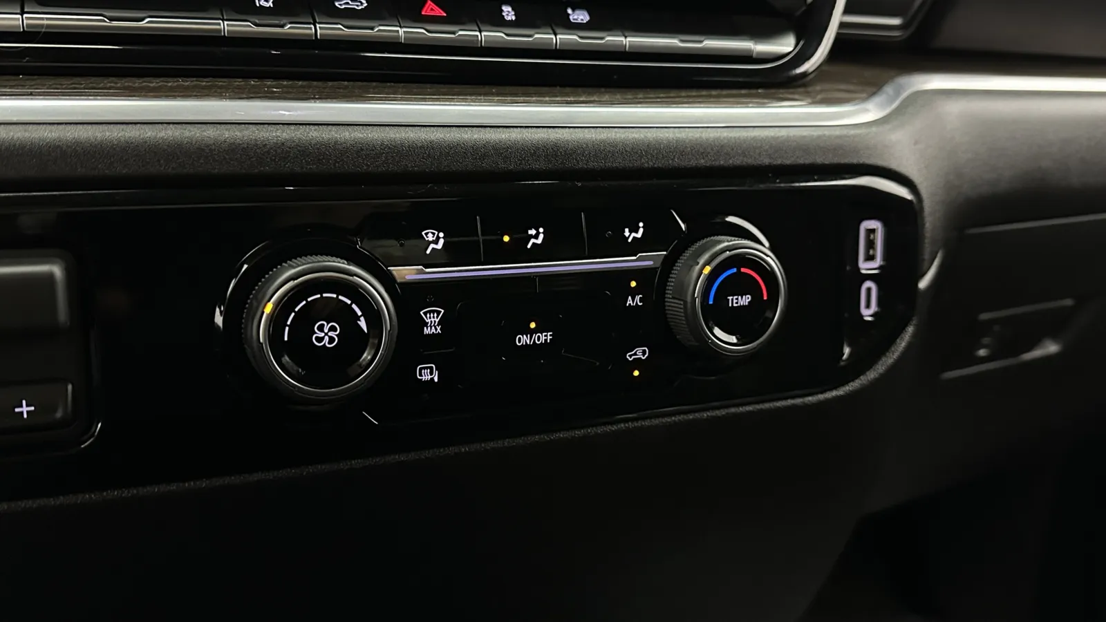 Chevrolet Silverado photo 15