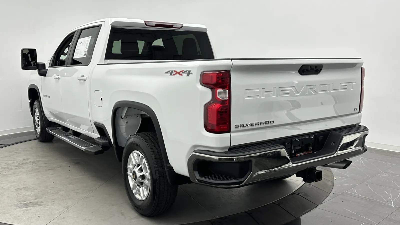 Chevrolet Silverado photo 6