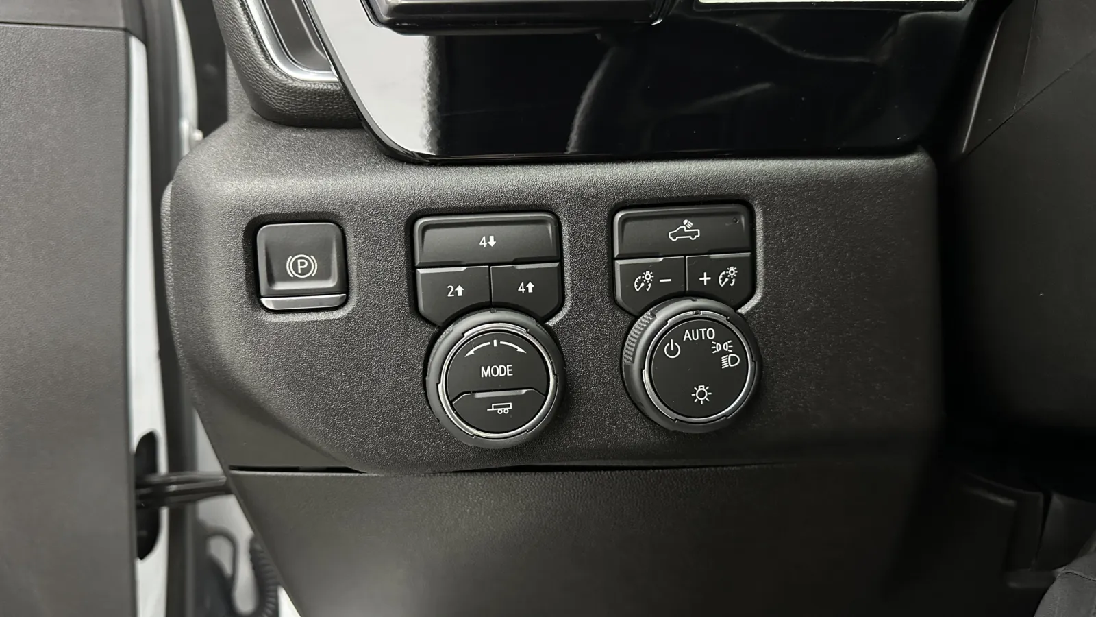 Chevrolet Silverado photo 13