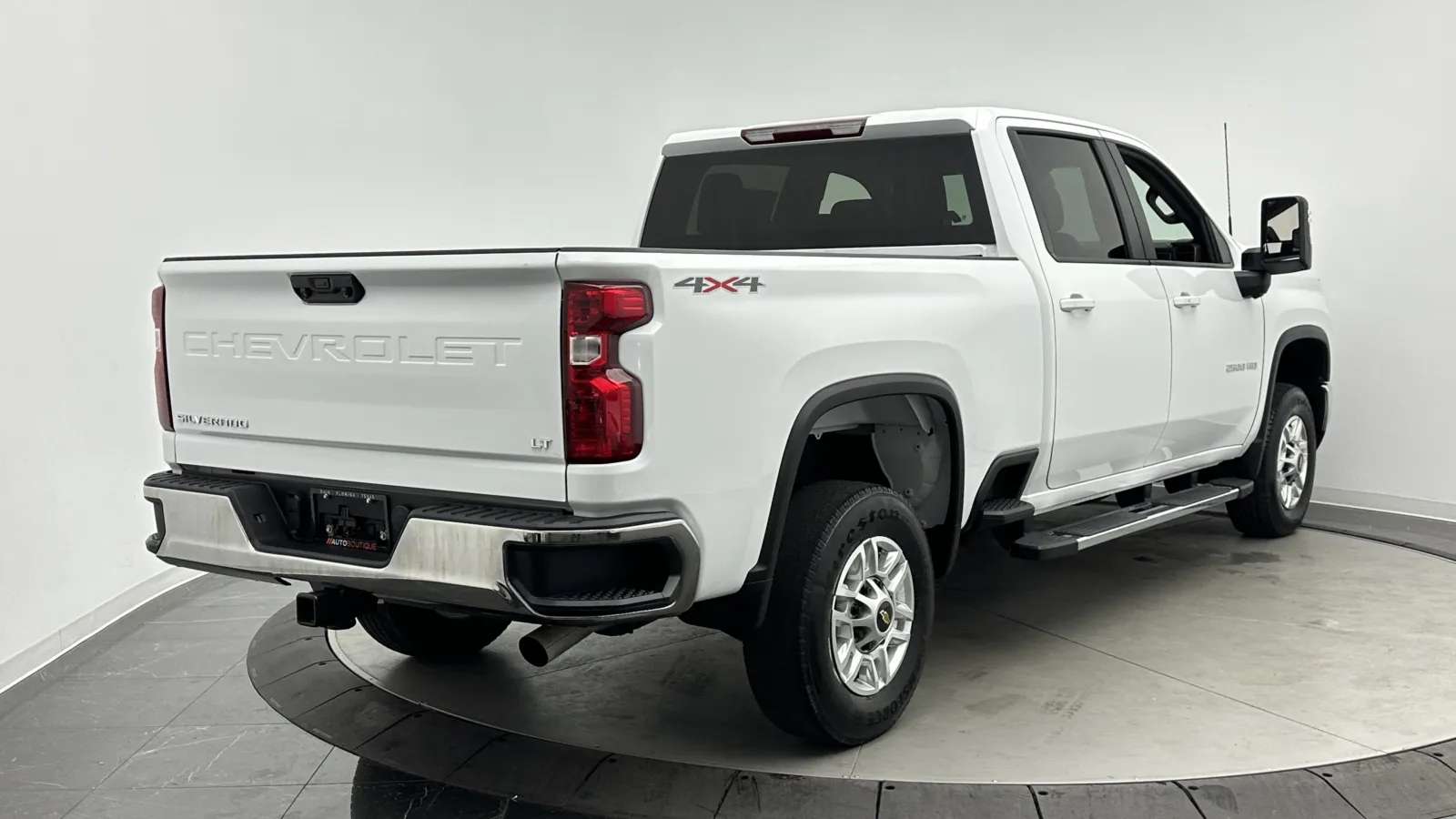 Chevrolet Silverado photo 8