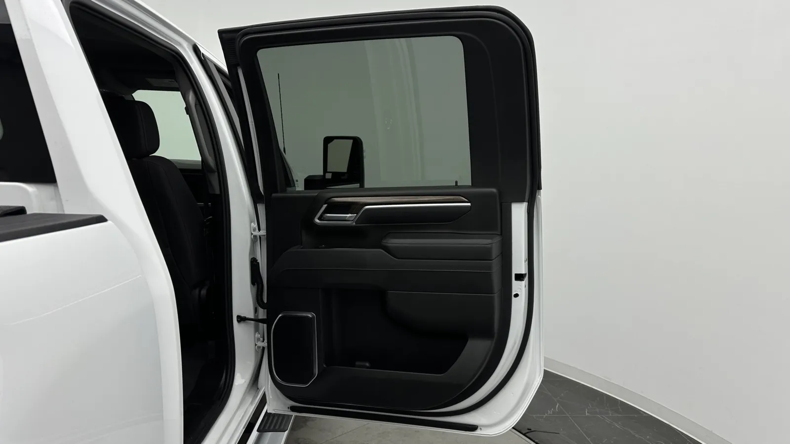 Chevrolet Silverado photo 23