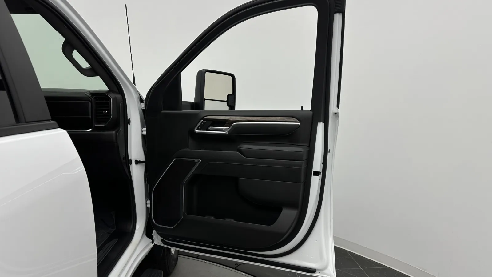 Chevrolet Silverado photo 29