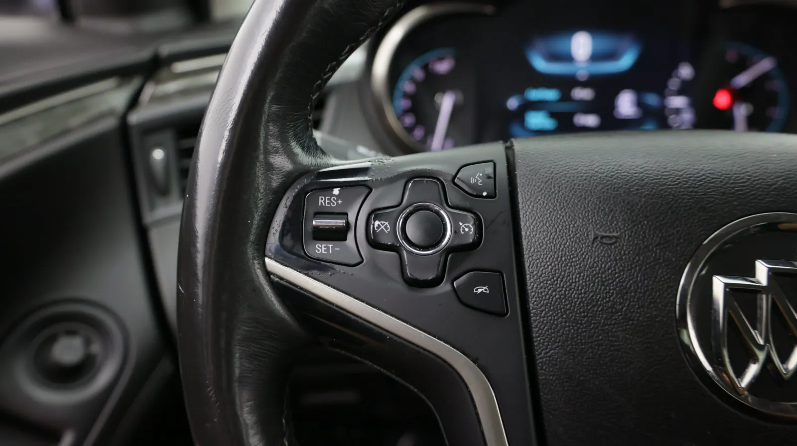 Buick LaCrosse photo 19
