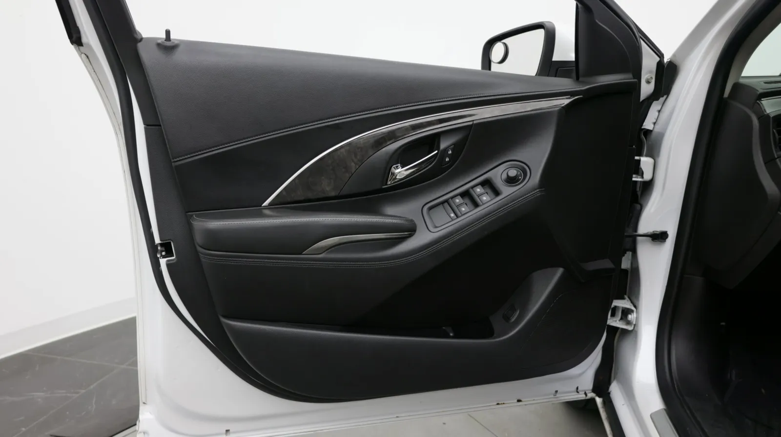 Buick LaCrosse photo 8
