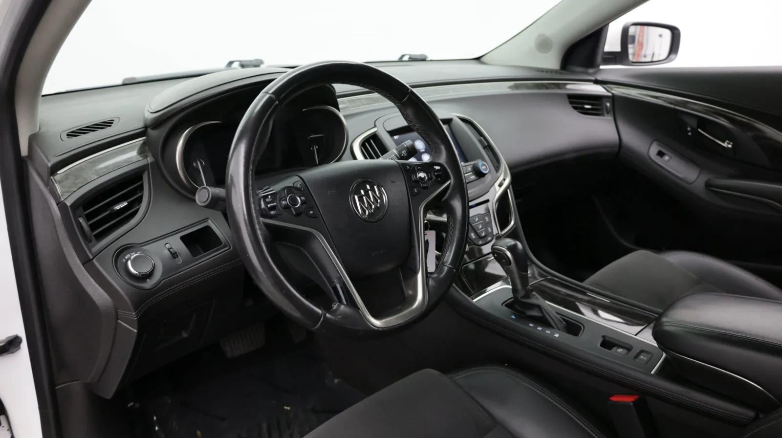 Buick LaCrosse photo 9