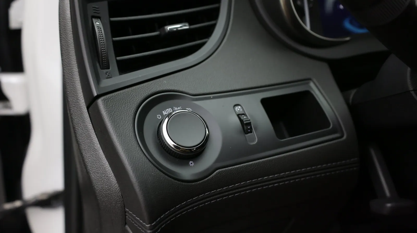 Buick LaCrosse photo 21