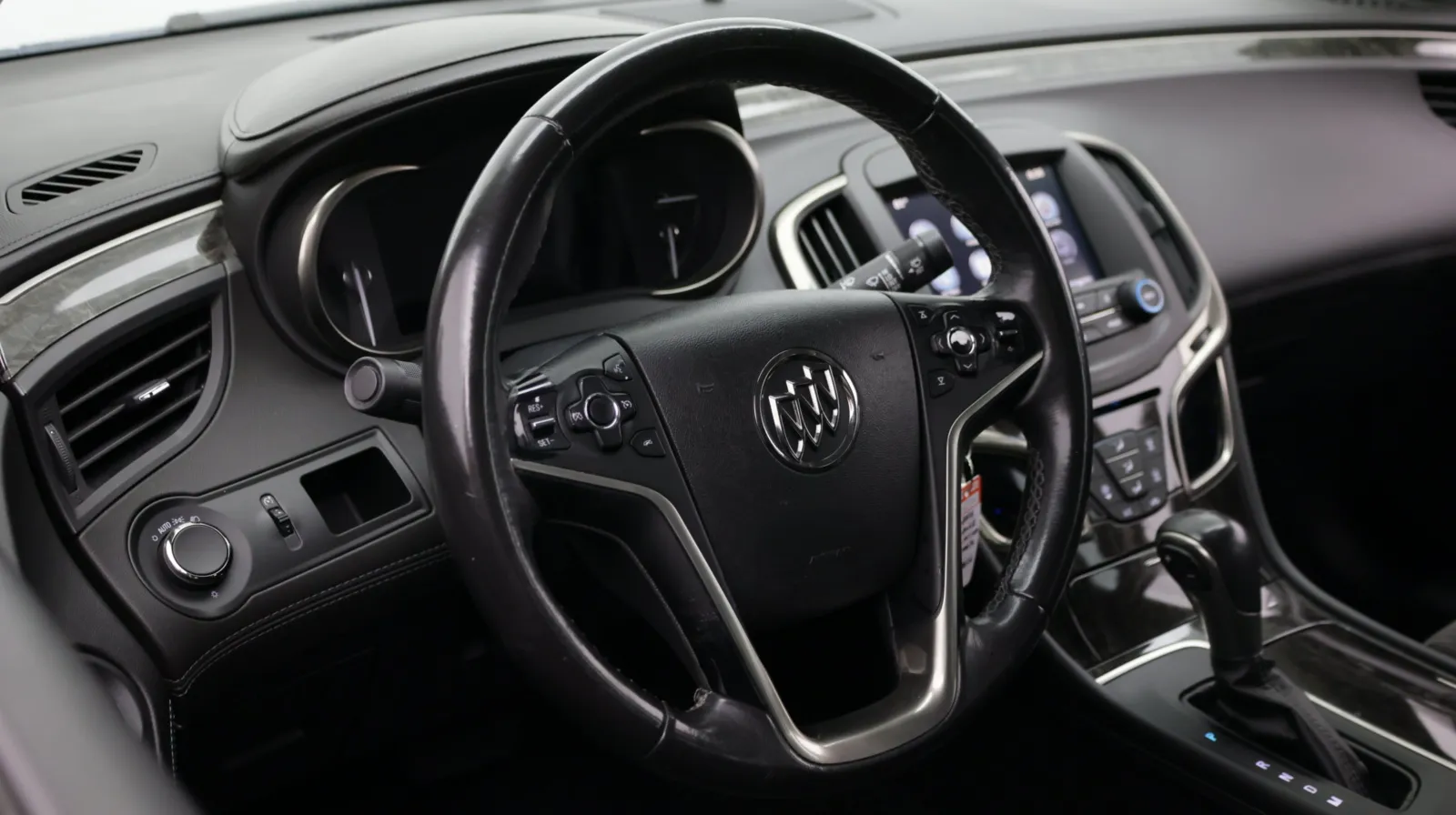Buick LaCrosse photo 7