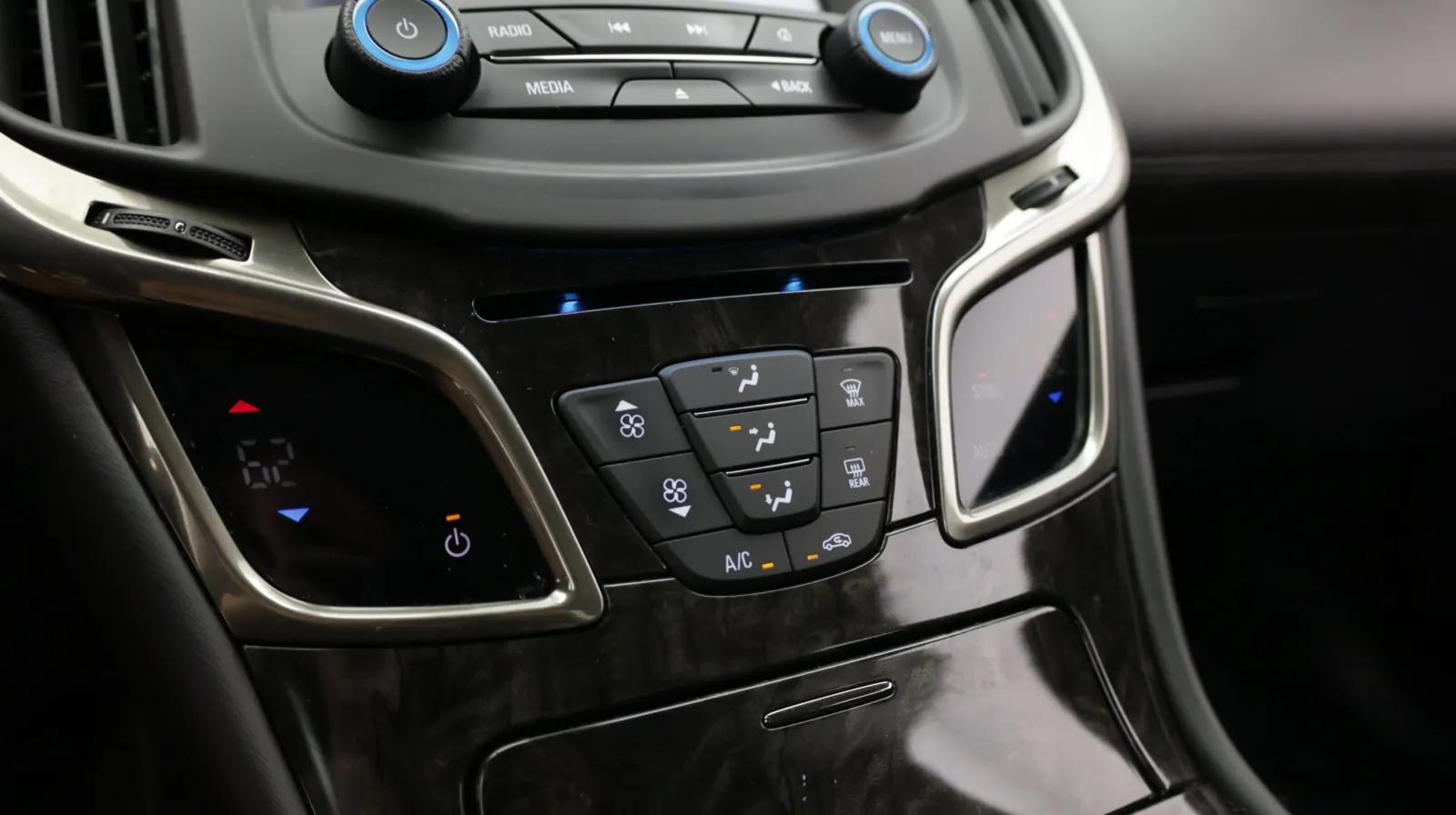 Buick LaCrosse photo 14