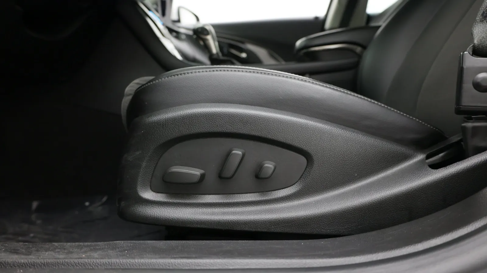 Buick LaCrosse photo 11