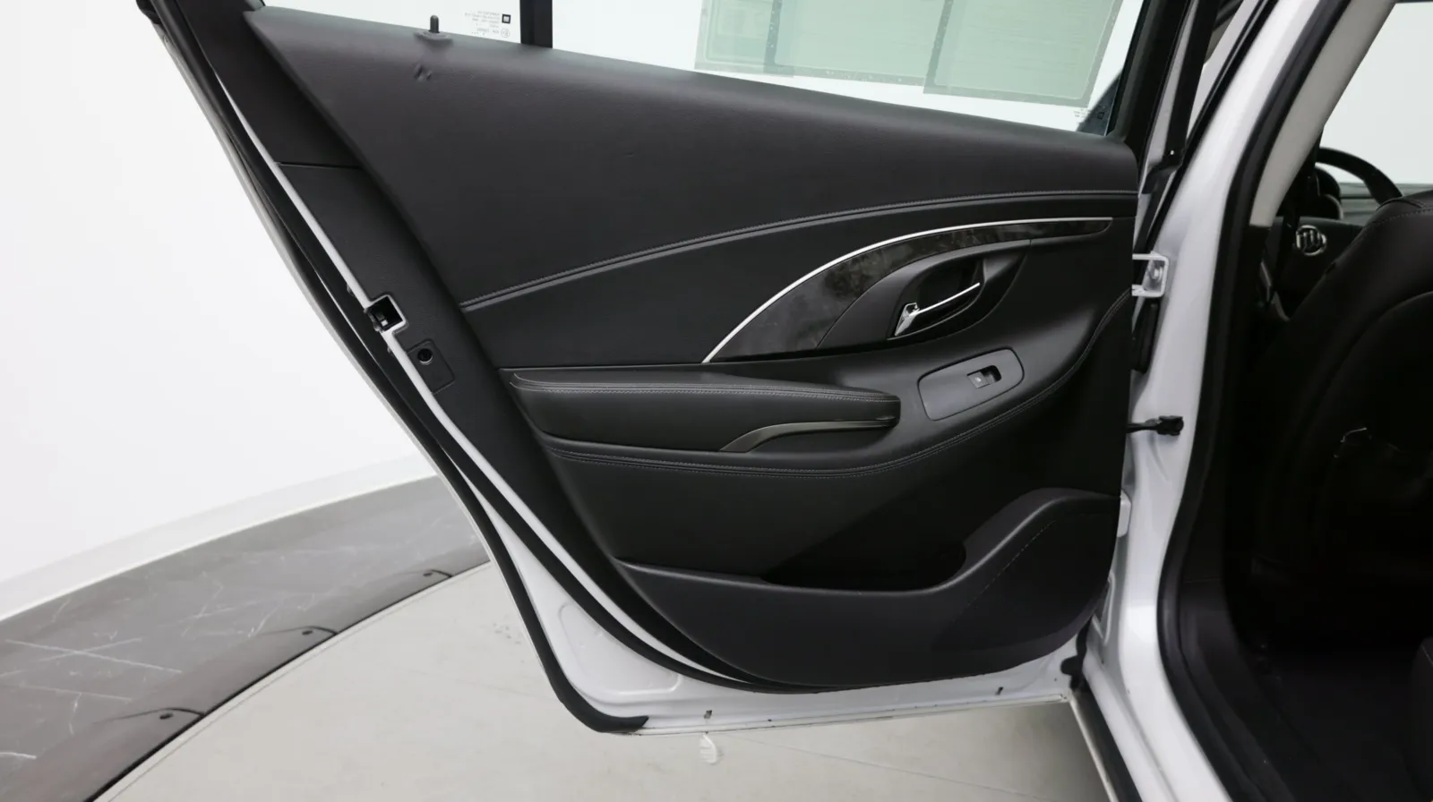 Buick LaCrosse photo 23