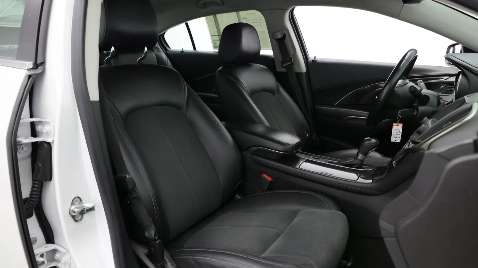 Buick LaCrosse photo 32