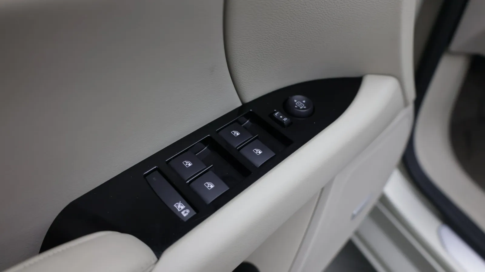 Cadillac XTS photo 13