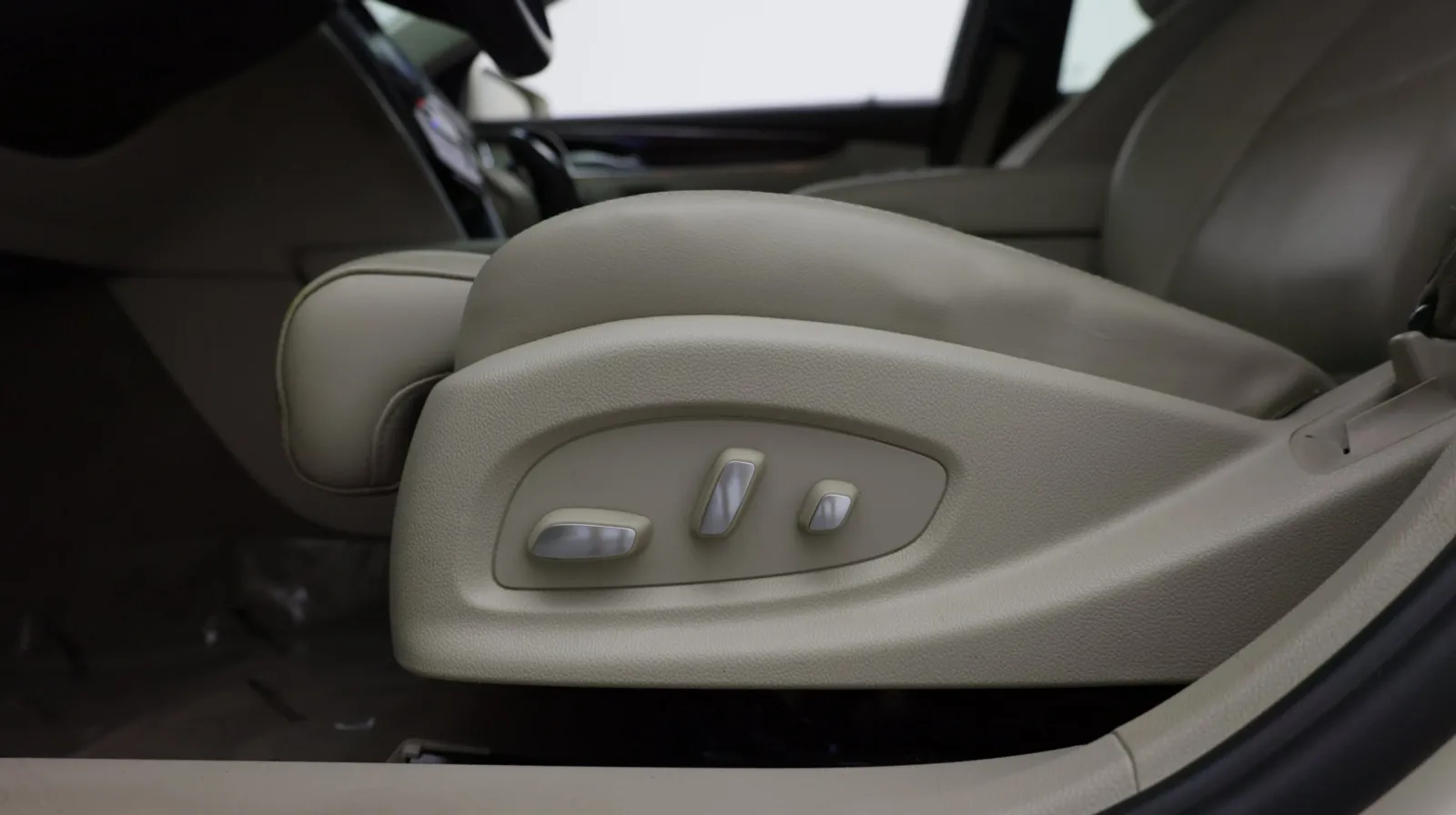 Cadillac XTS photo 15