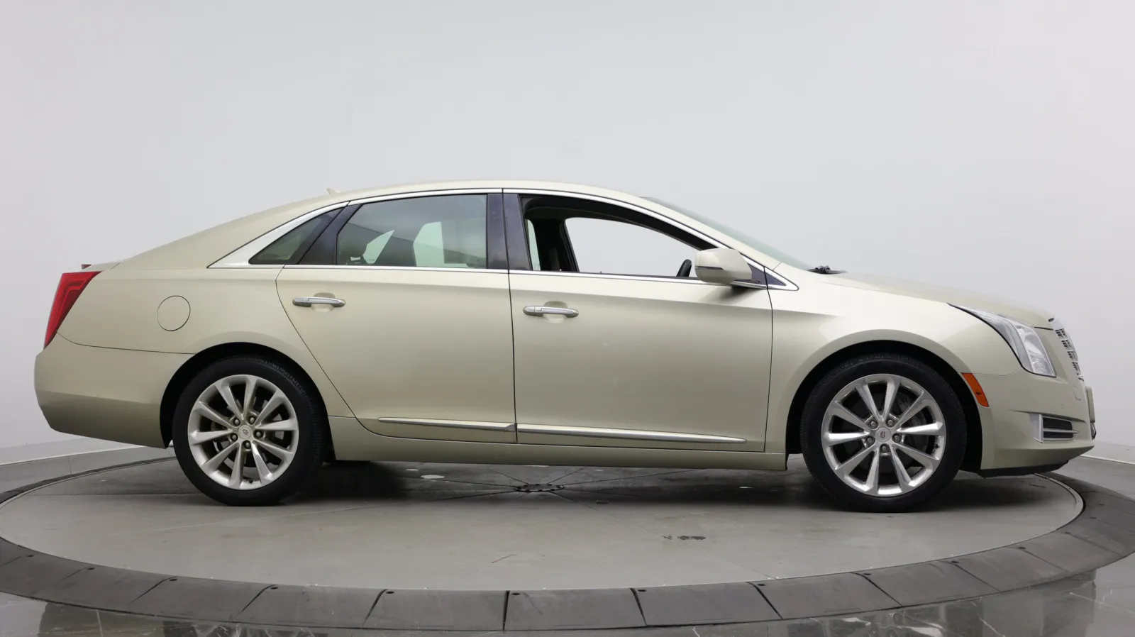Cadillac XTS photo 8