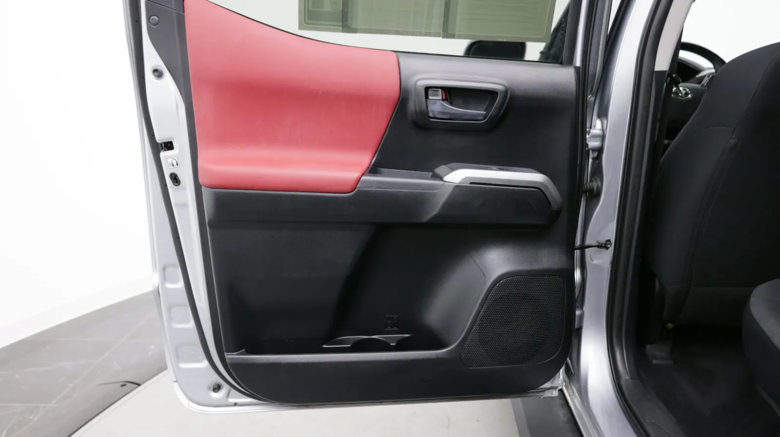 Toyota Tacoma photo 21