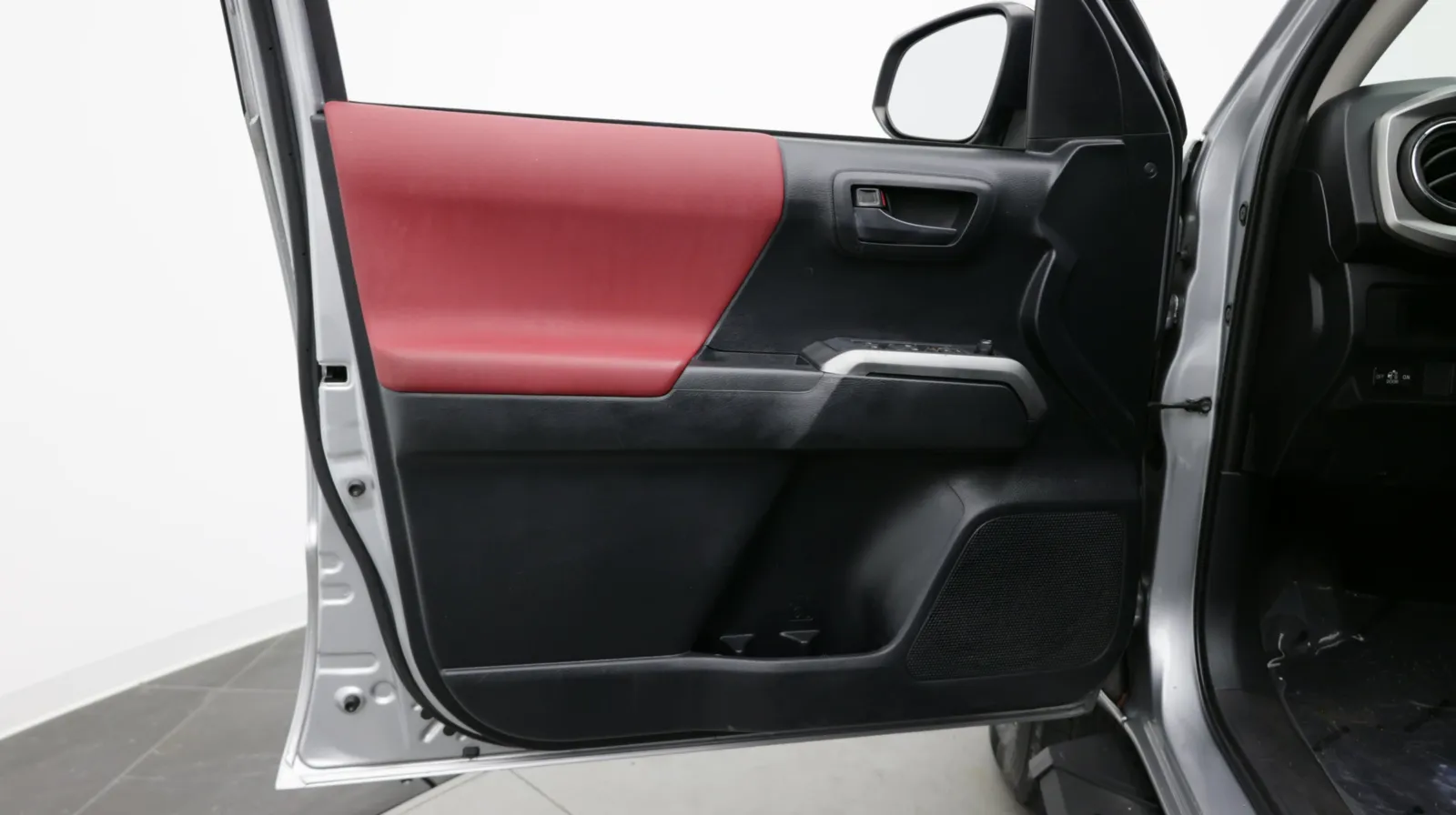 Toyota Tacoma photo 9