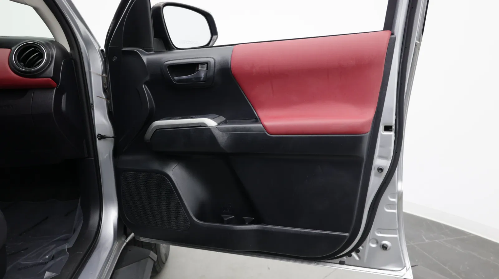 Toyota Tacoma photo 29