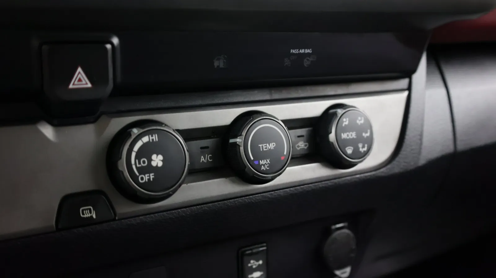Toyota Tacoma photo 14