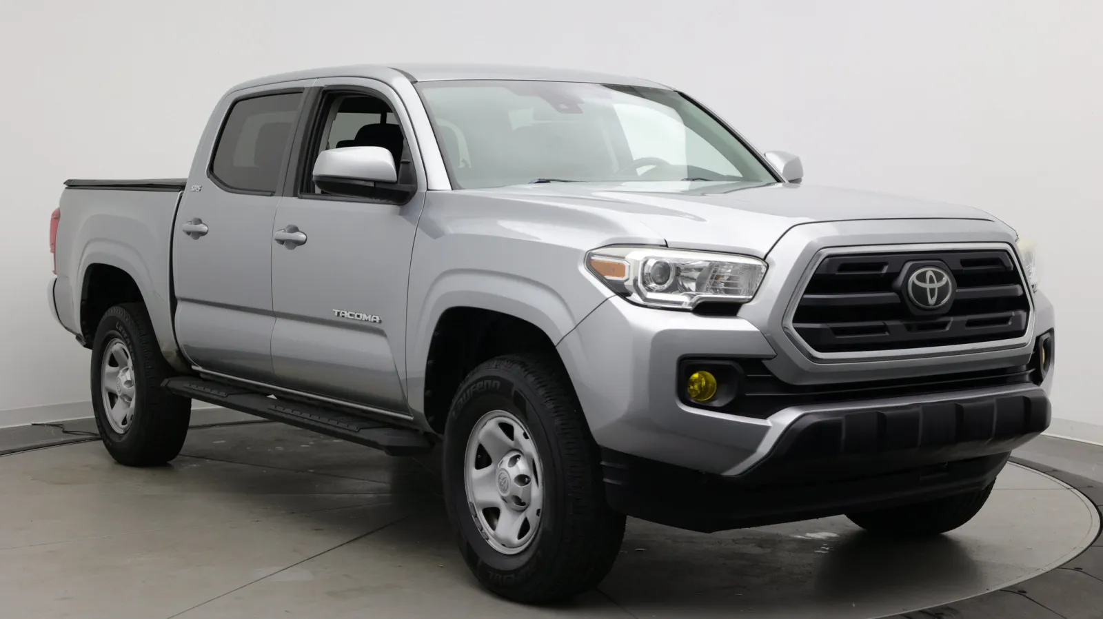 Toyota Tacoma photo 3
